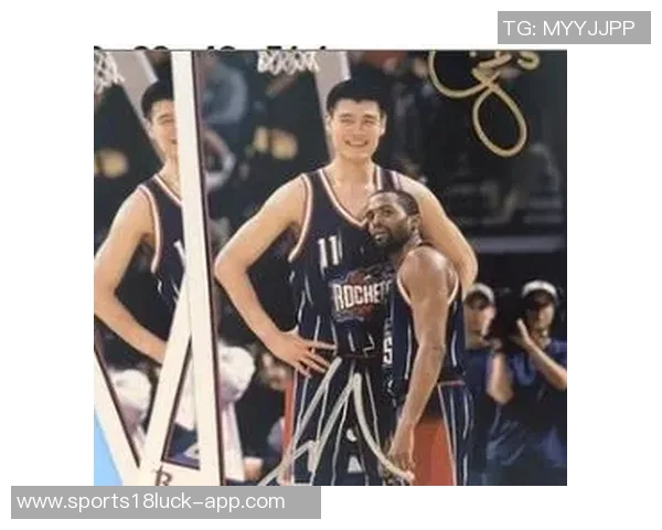 莫布里穿着签名鞋与华子对抗兄弟情深从小一起打AUU